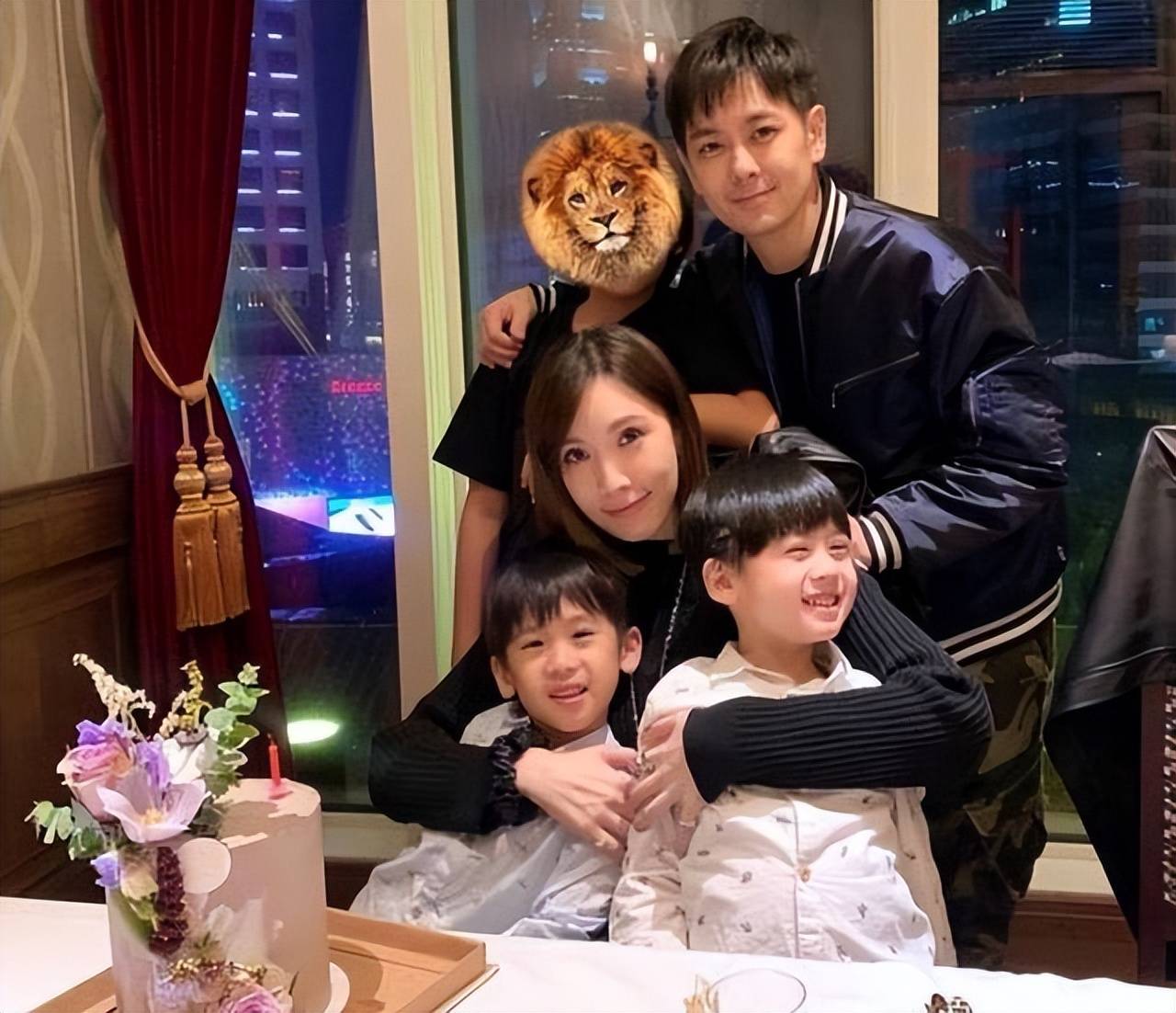 林志颖一家五口出游双胞胎儿子出镜显呆萌kimi身高赶超爸爸