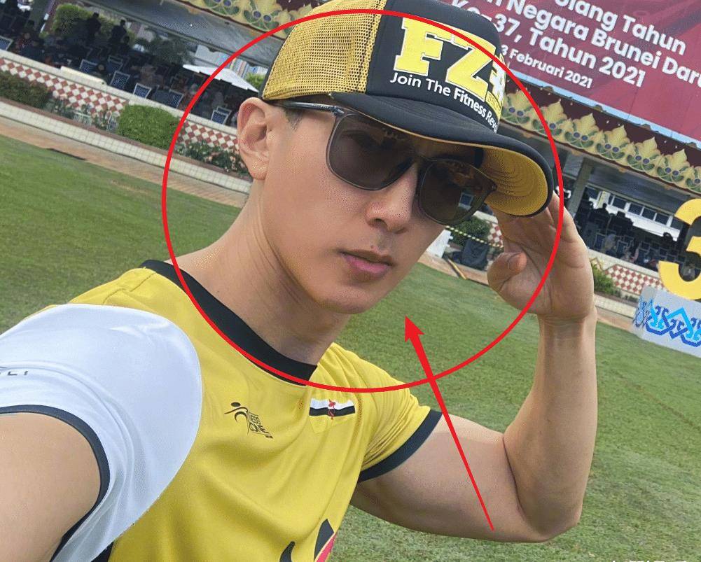 吴尊晒10岁女儿近照,在国王面前演奏不胆怯,我却被她的身材吸引了_nei