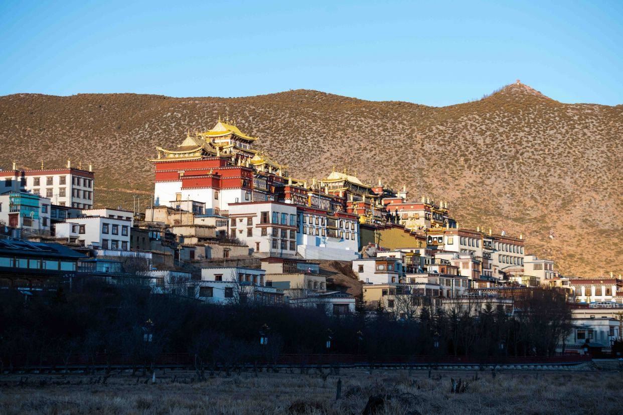 这里被誉为“藏族艺术博物馆”，也被称为云南最接近天堂的地方！