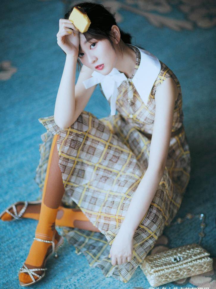 原创乔欣乖乖女形象全无穿高时尚礼服裙大秀身材好身材真抢镜