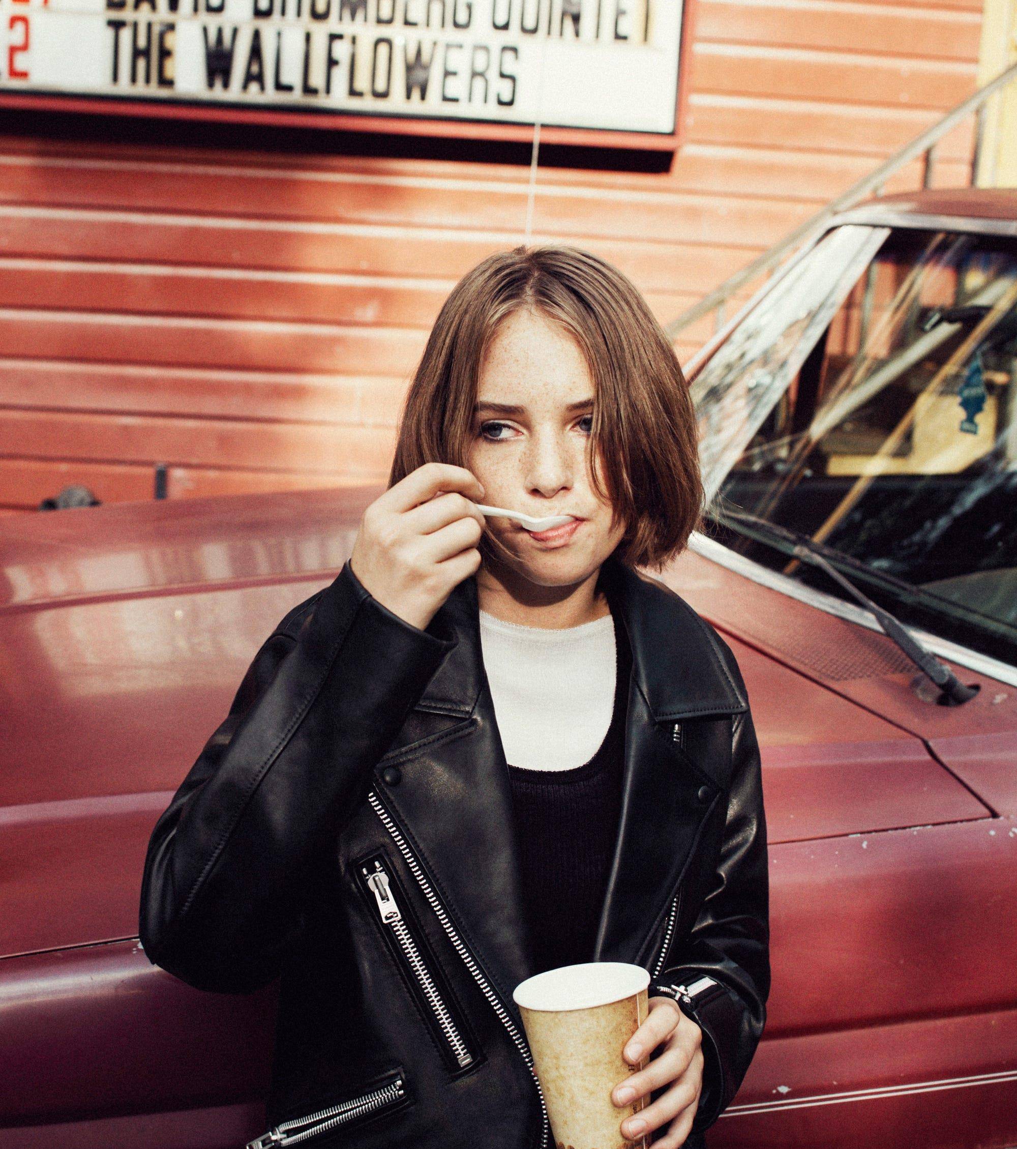 原创美女演员星二代身份惊呆网友爹妈都是好莱坞神仙颜值最强基因