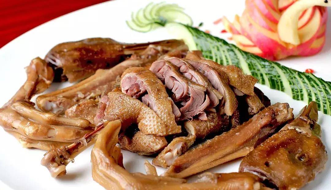 原创一鹅多吃农家特色菜烧仔鹅农家土鳝鱼铁板鹅肠韭香鹅血以错位竞