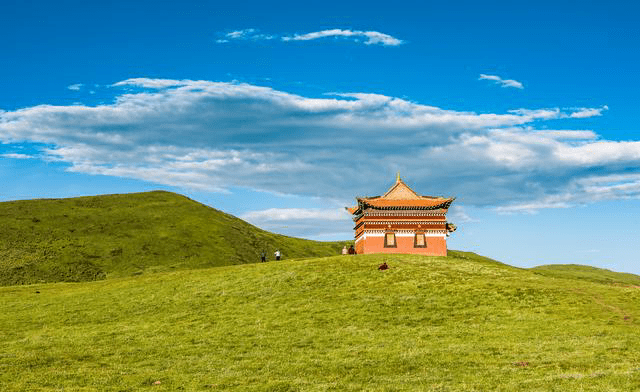 九曲黄河第一湾位于若尔盖县唐克镇唐热路,有人将它的颜值和壶口瀑布