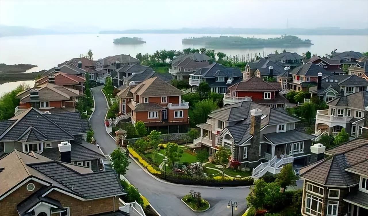 张艺谋无锡豪宅贱卖疑似岳父母跟随去北京别墅曾投资乐视失利