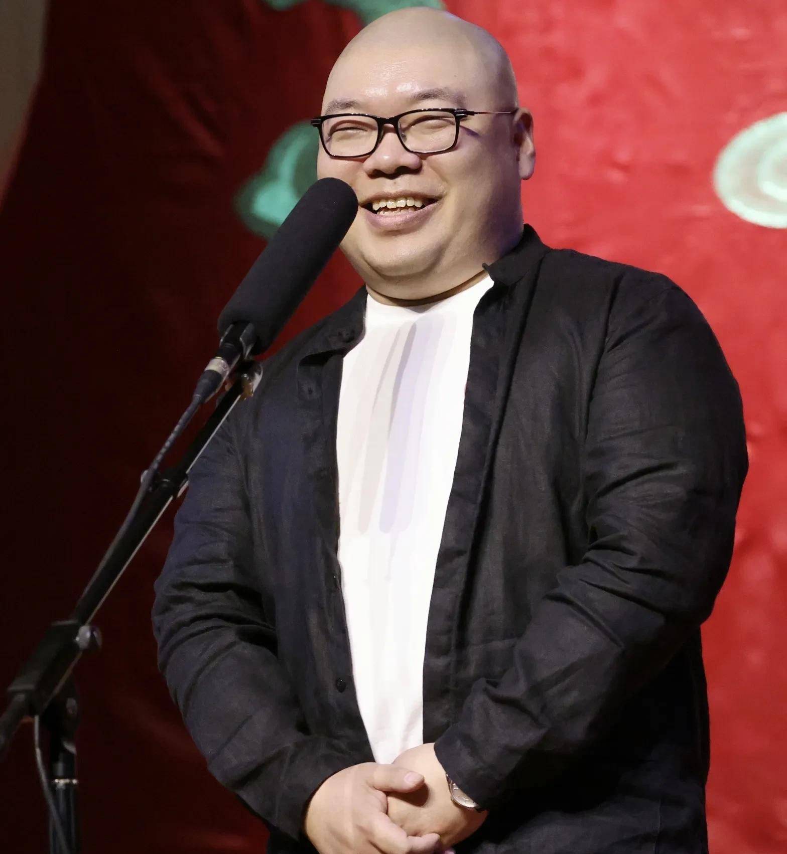 张鹤伦2022温州相声专场遇观众起哄,郎鹤炎机智救场_时候_郎鹤焱_舞台