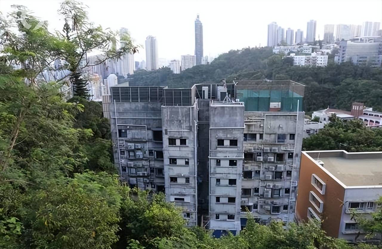 郭富城豪宅遭入室盗窃,林青霞失火豪宅搭棚修复,安全隐患有点大