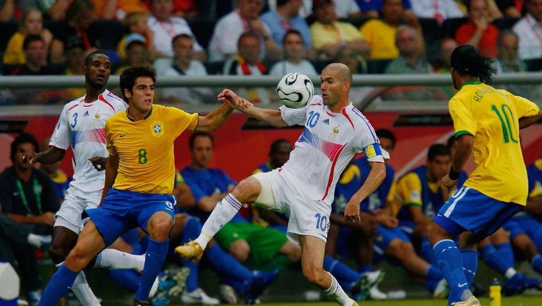 1994年至2006年,齐达内代表法国国家男子足球队出场108次,打进31球