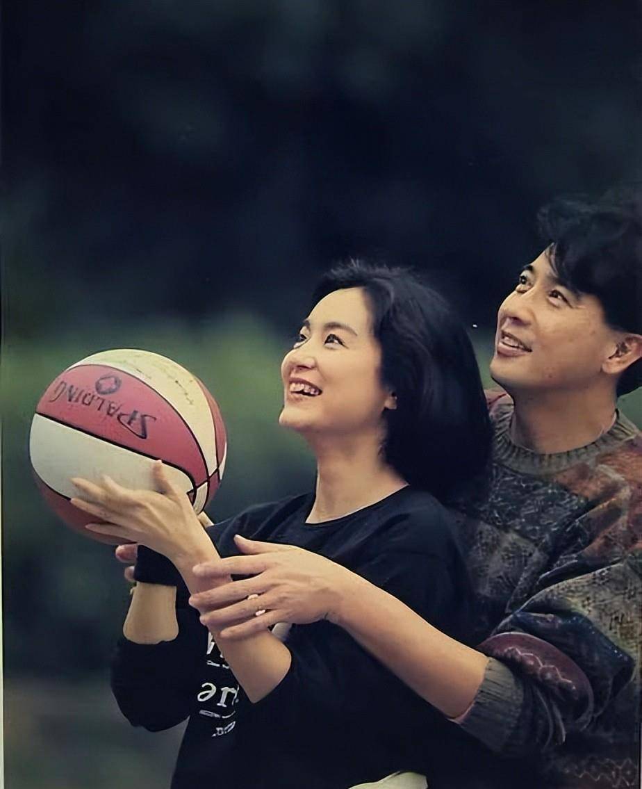 林青霞苦恋半生一夕情断,40年后才知误了终身,她到底经历了什么_勾峰