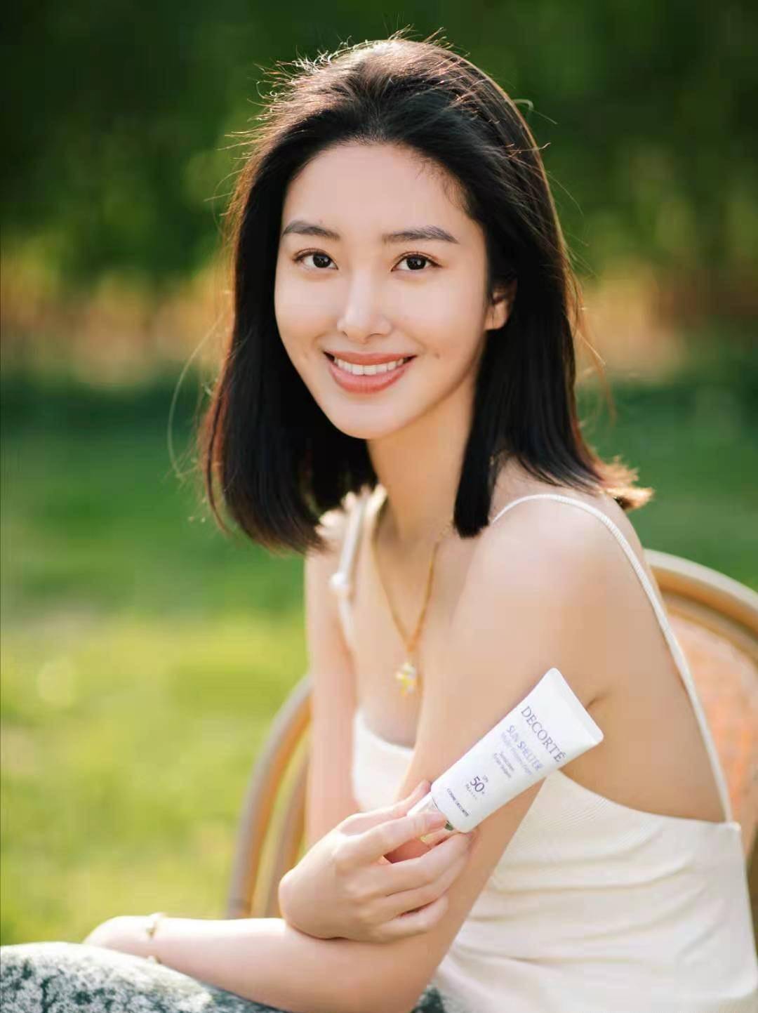 原创上班族不懂发型别乱选学杨采钰极简优雅发型变身职场丽人