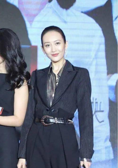 朱珠王鸥同穿一身黑气质大不同,一个飒一个媚,活成中年女性最美的样子