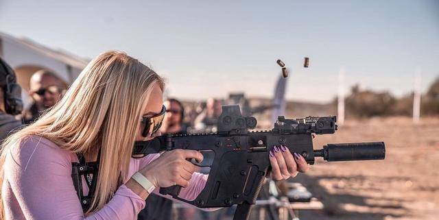 阿德丽娜·梅 专业射击教练转型 抢up主饭碗_步枪_训练_比赛