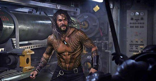 你们更喜欢纹身的海王,还是他的黄金战甲?_皮肤_身体_亚瑟