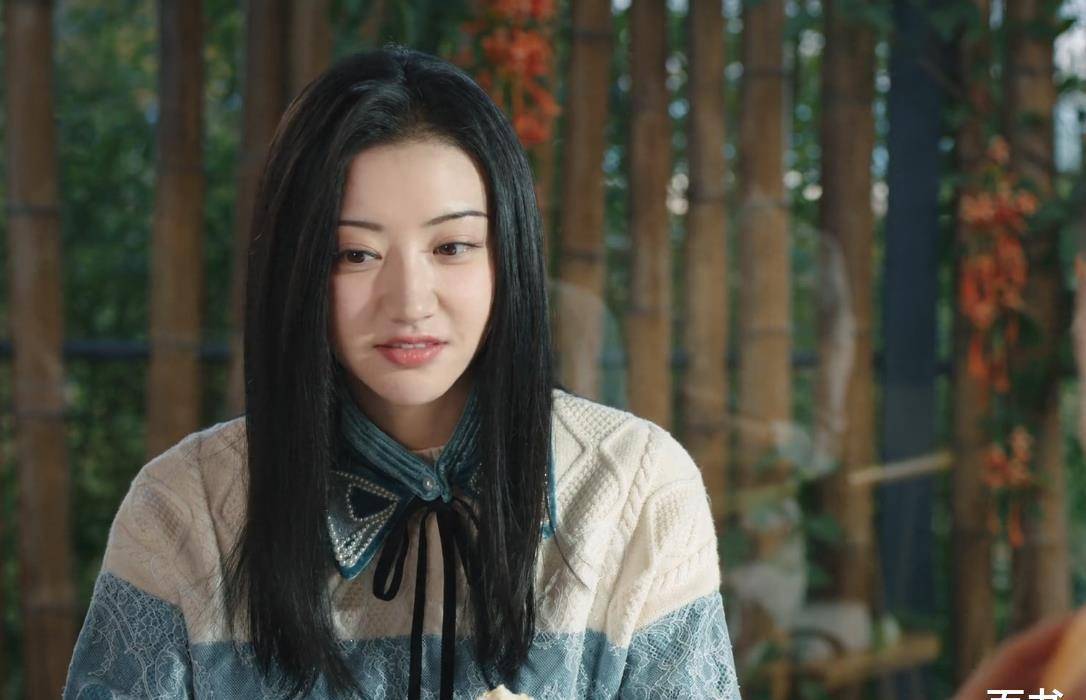 秦放自己则去寻找司藤,十五年后小西竹长大了,她想