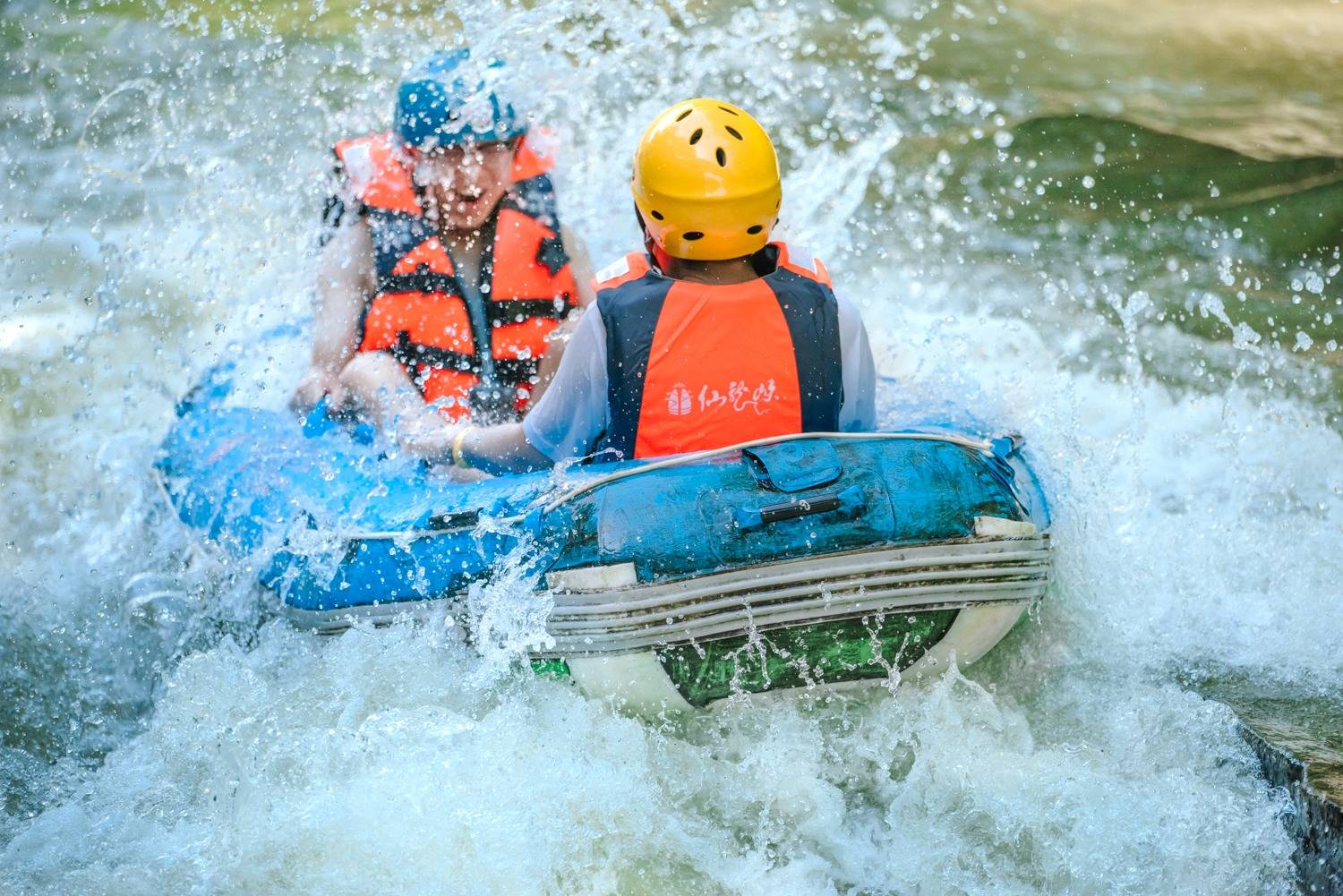 浙江安吉仙龙峡漂流,与"明星同款"体验水上水上项目,好精彩_景区_清凉