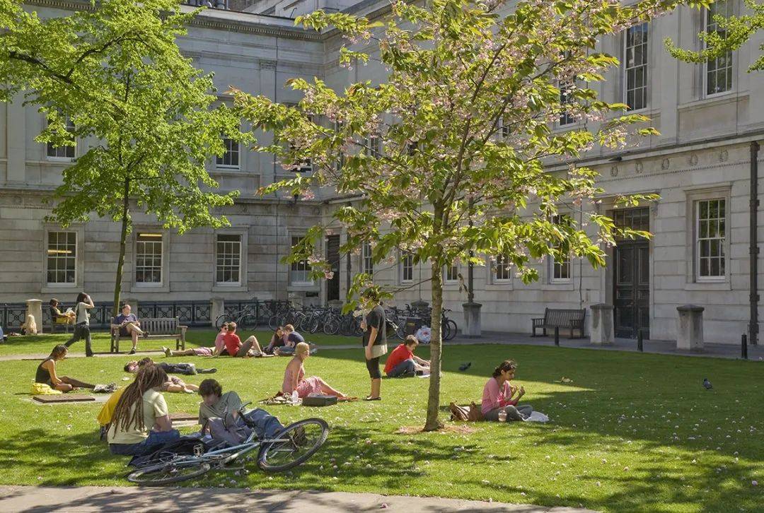 盛夏的英国校园到底能有多美好