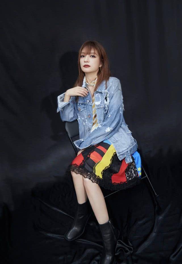 牛仔外套弱爆了学女明星玩转牛仔风穿搭成为酷帅的时髦达人