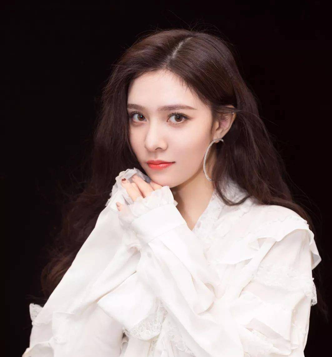 原创小泫雅宋妍霏是女明星也是时尚达人生活照穿搭值得细品