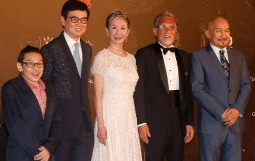 好友石天癌症去世,泰迪罗宾出席活动面露笑容,但拒绝接受采访_电影