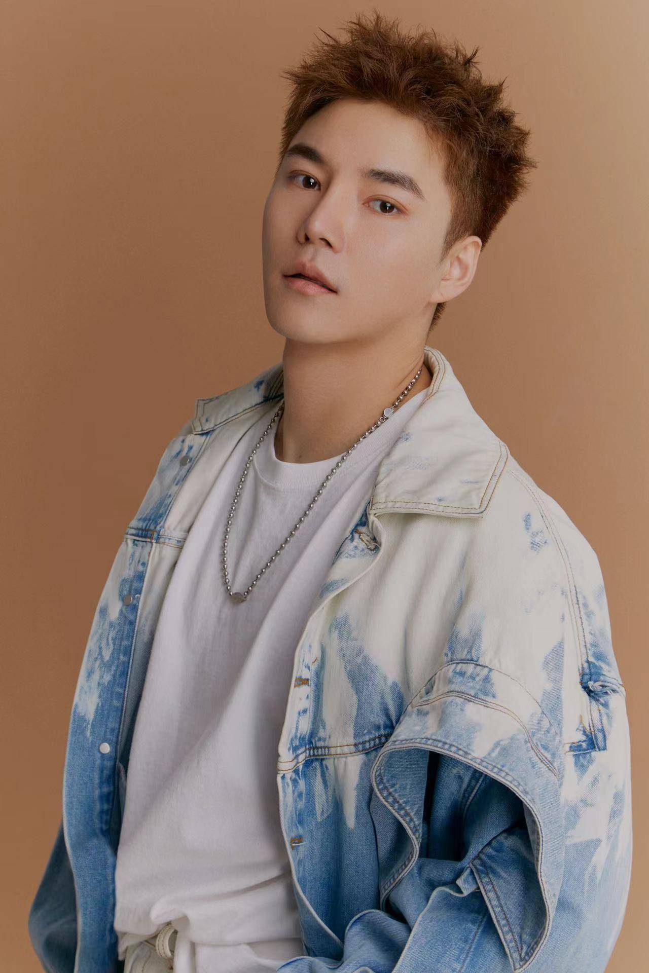 原创演员孙博豪冰雪正当燃筑梦冰雪赛场两夺荣誉徽章成超稳担当