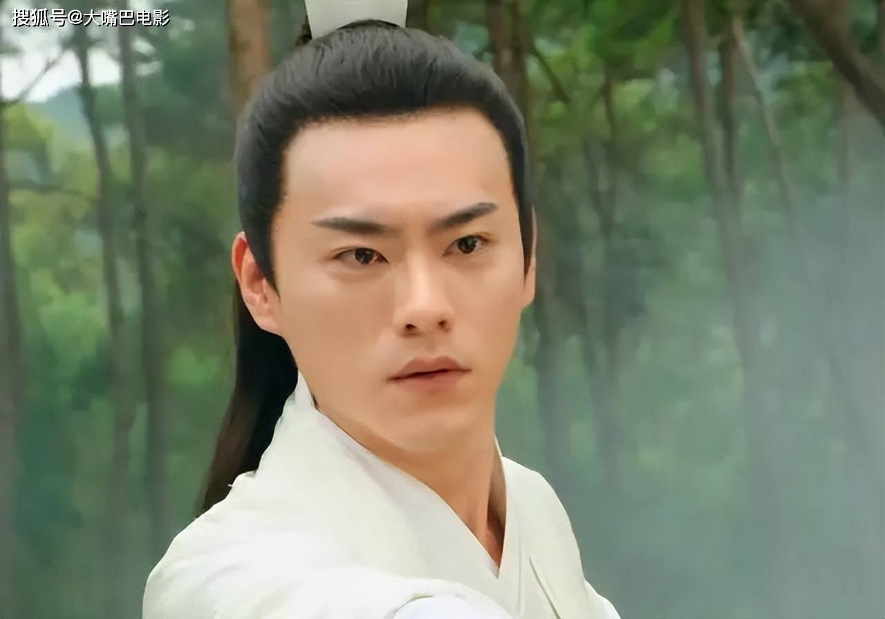 可能投资方为了保险找了一位不眼熟的演员,防止被骂太狠,不过李程彬