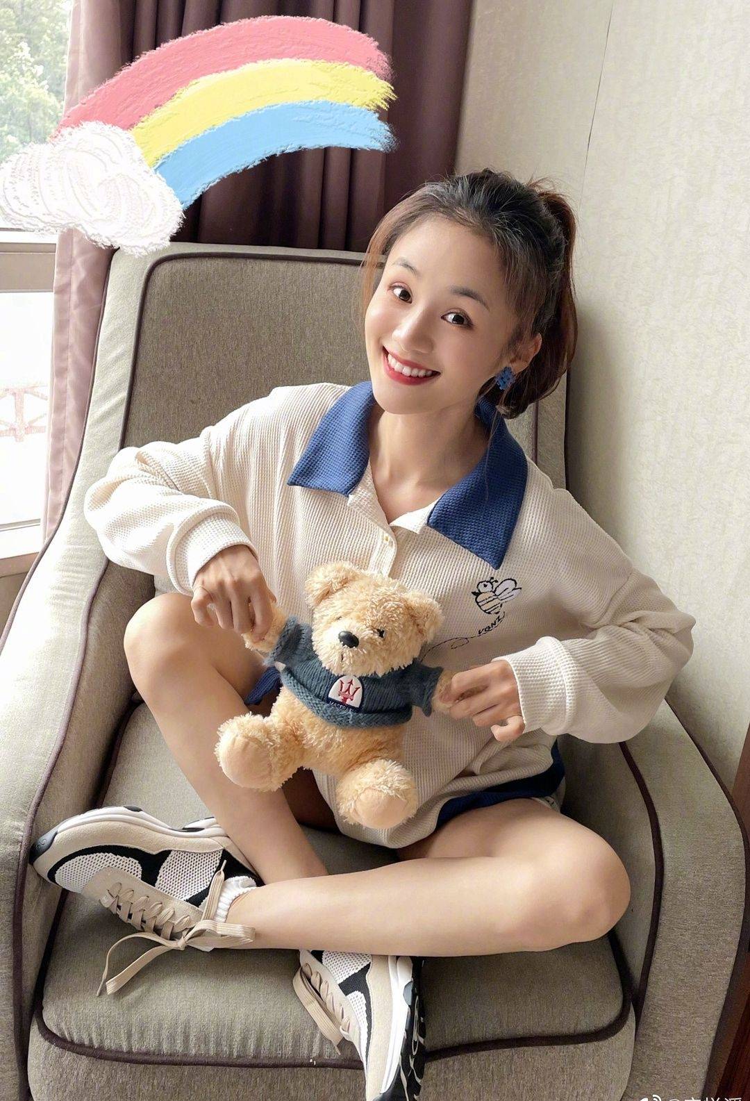 安悦溪毛衣套装性感美腿写真