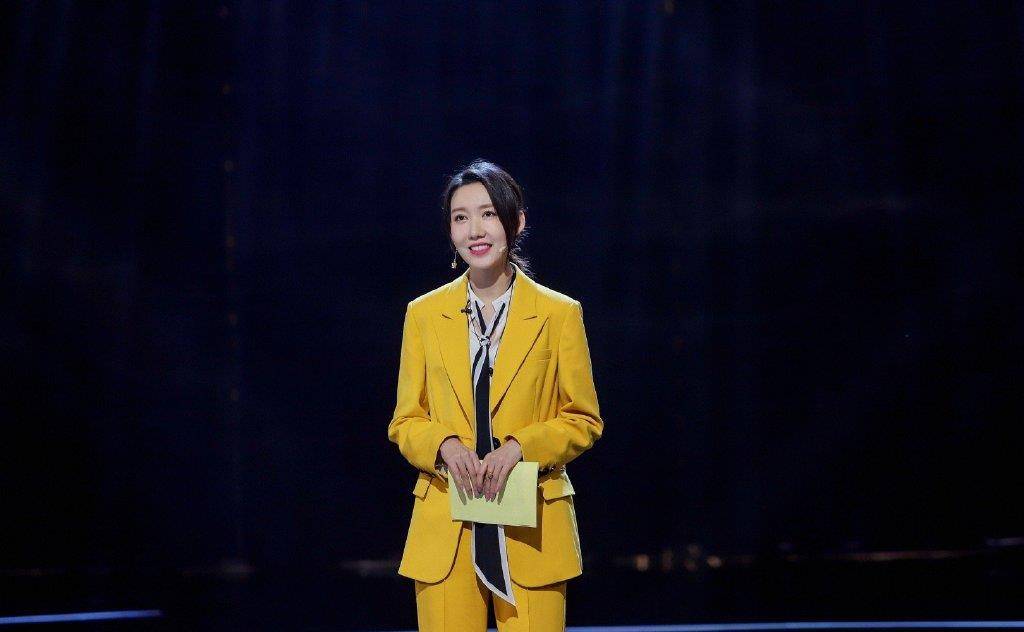 原创高露凭什么号称最有气质女明星黑色香槟色的礼服高时尚超时尚