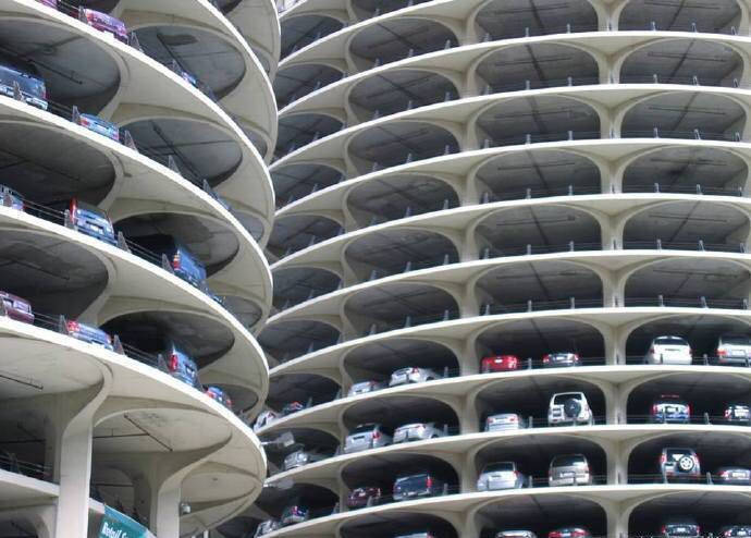 芝加哥双玉米楼,对强迫症来太治愈,亮灯之后成变异玉米_玛丽娜_停车场