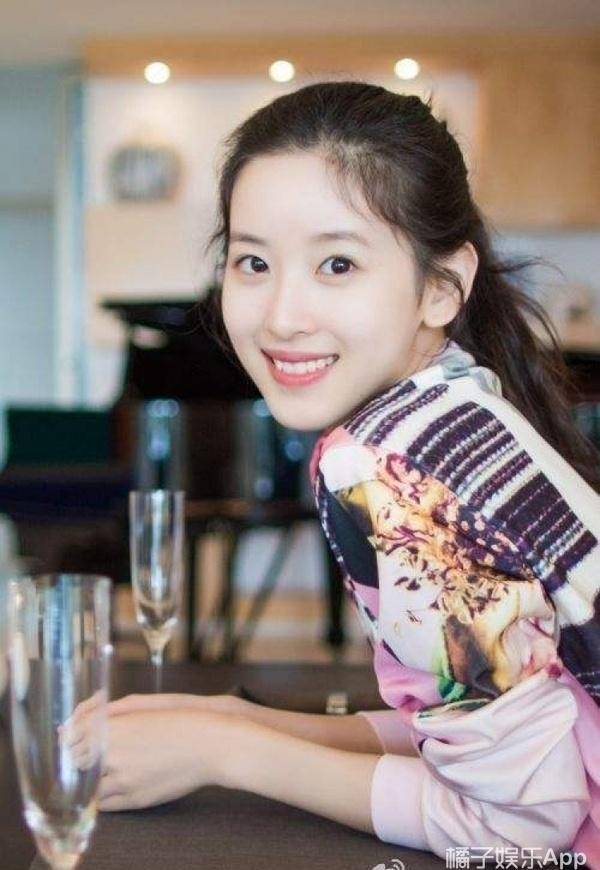 此外章泽天的ins账号发文也停留在5个月前,正好是刘强东事发之前,这