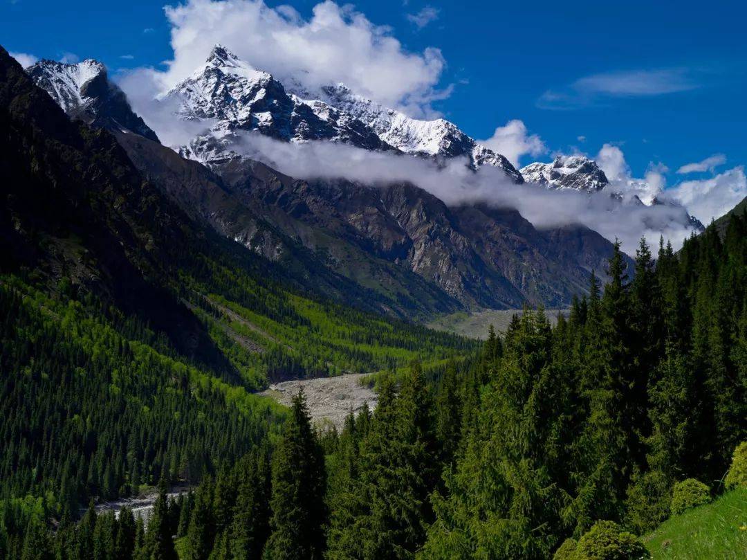 托木尔峰天山之巅天山娇子自然景观与人文景观交相辉映山水温宿.