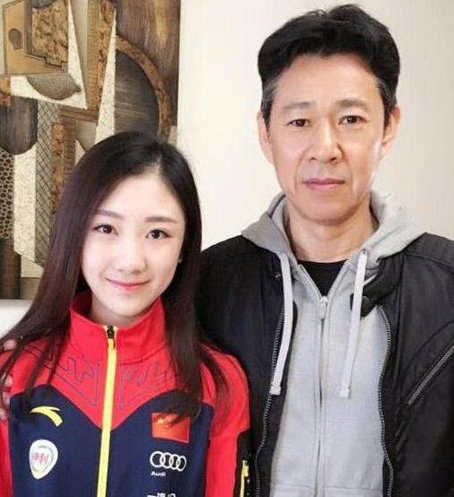 "好爸爸"张丰毅:为继女买百万跑车,称亲儿子"不像他"_张博宇_吕丽萍