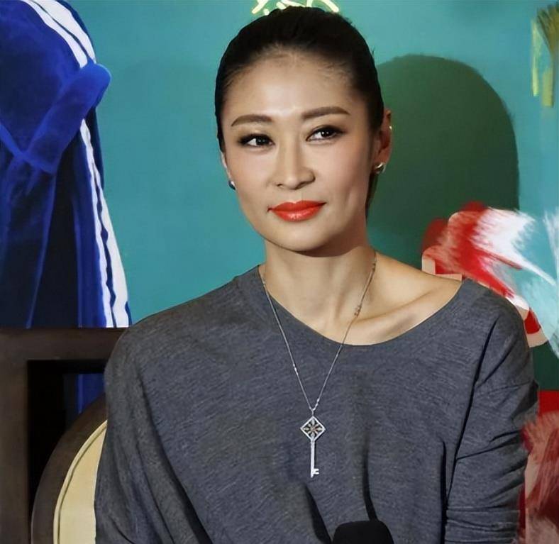 马伊琍在戏中和梁静成为了好友,马伊琍性格强势,而作为知名导演管虎