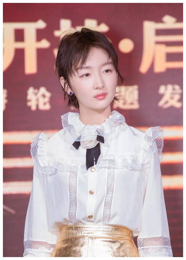 李沁佟丽娅张雪迎景甜周冬雨乔欣禁不住荷叶领的"诱惑"