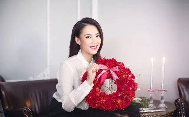 香港最后一位金牌经纪人,年近50,却美过旗下所有艺人_霍汶希_谢霆锋