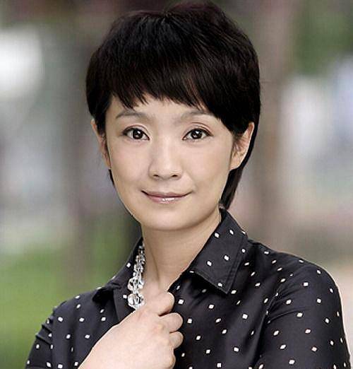 張嘉譯50歲近況,隱瞞了15年的二婚老婆,原來是我們熟悉的她!