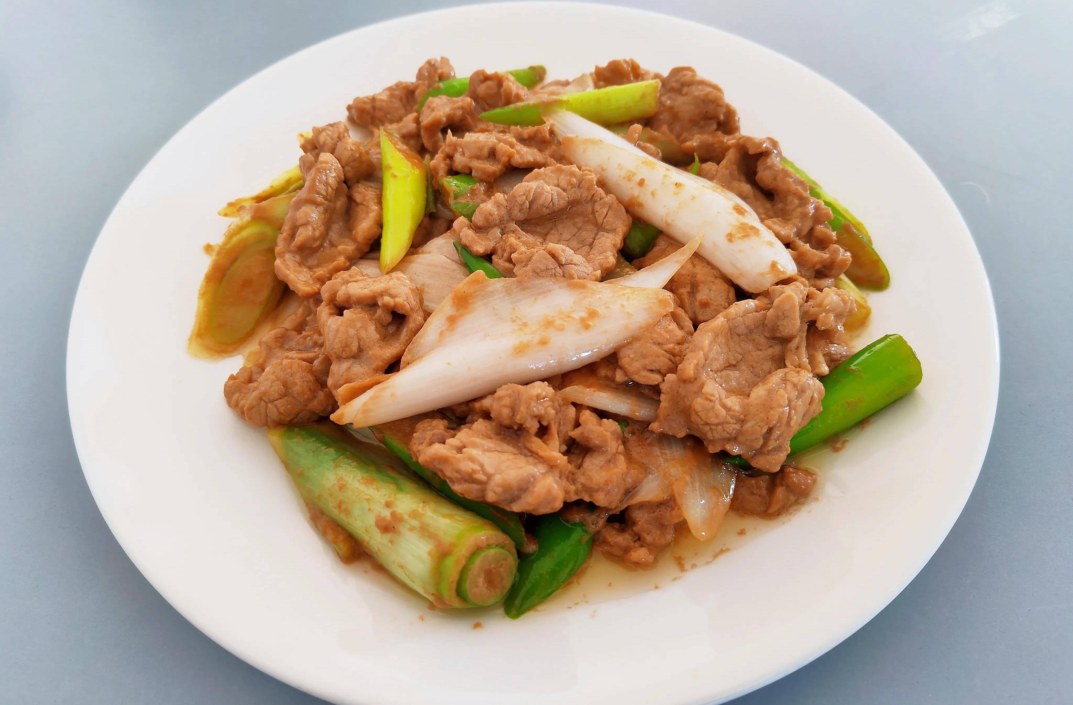 葱爆牛肉葱香浓郁鲜嫩可口-从烹饪小白到厨艺高手(49)