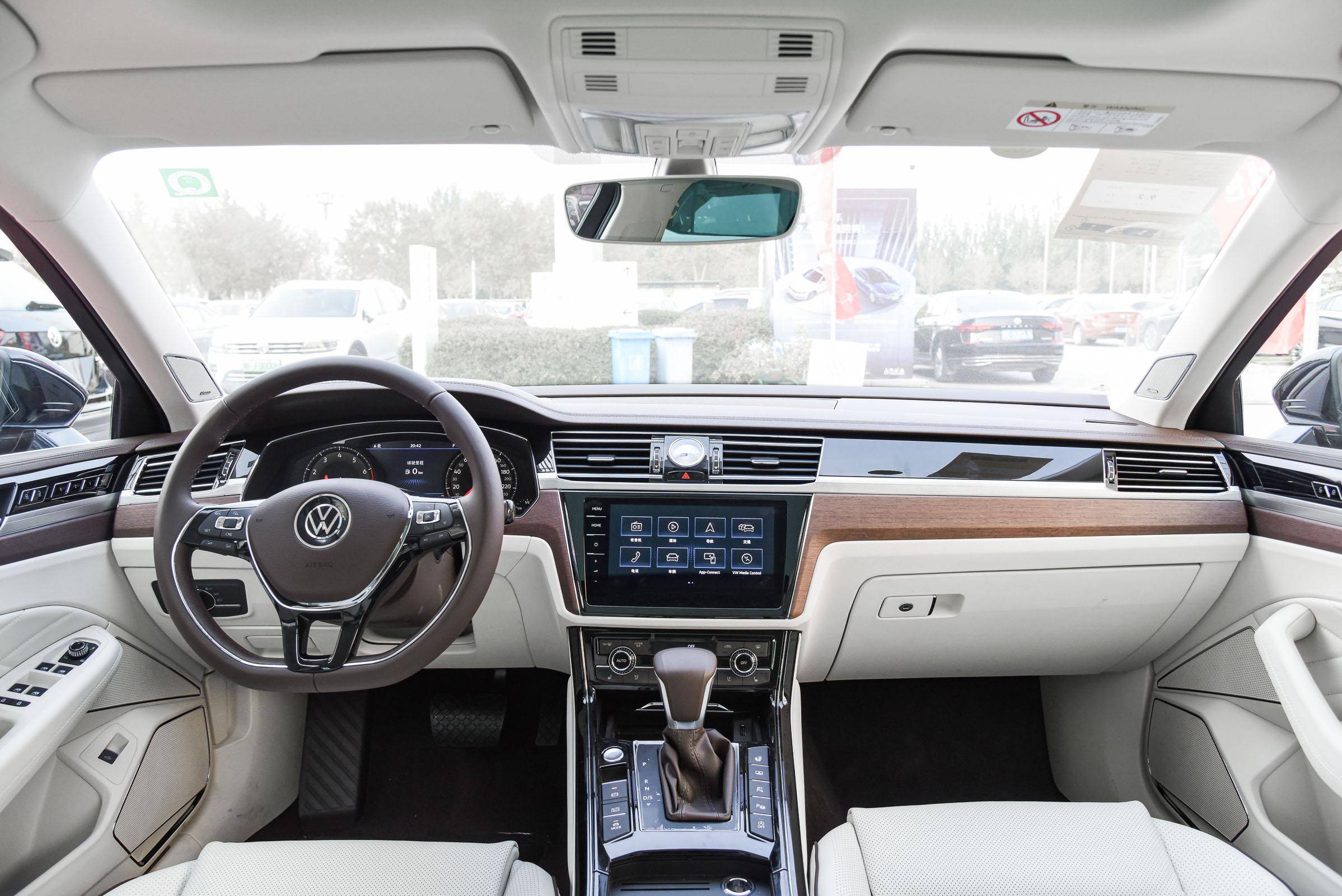 尺寸和配置强过奥迪a6l价格比a4l低大众辉昂月销360台冤不冤