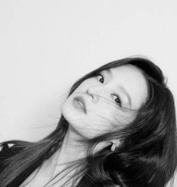 李沁小沈阳共进晚餐视频曝光,李沁离开后,小沈阳在路边抽烟_合作_黑色