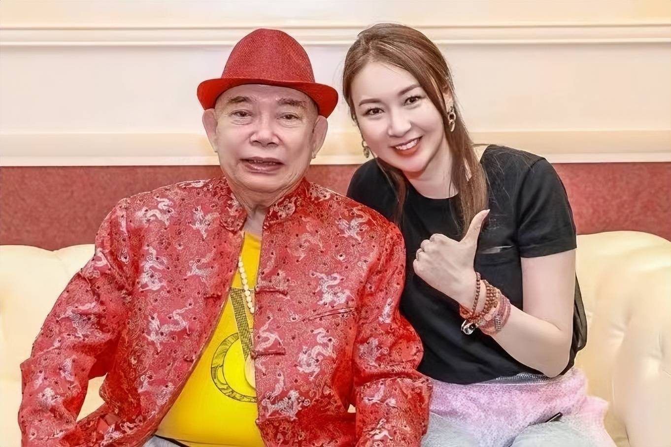 黄一飞办八十岁生日派对,上百位嘉宾到场祝贺,众星云集场面热闹