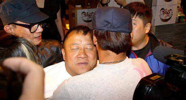 21年前,曾志伟深夜遭5名大汉殴打,背后的真相远比你想得还复杂_杨受成