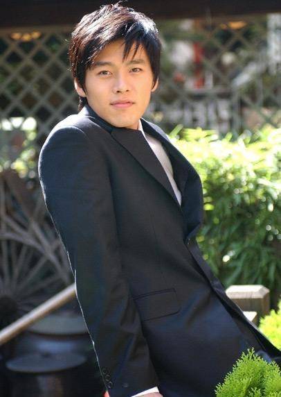 绝对是《我的名字叫金三顺》,那一年玄彬饰演的男主角玄振轩几乎是在