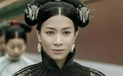 "双料影后"佘诗曼:重返tvb电影城一日游,如今47岁已出道25年_表演