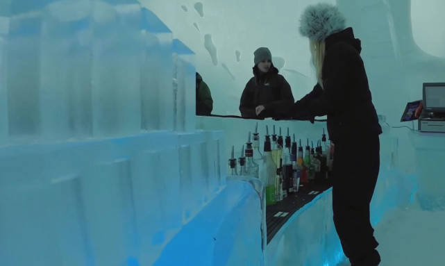 冰雪打造的酒店每年都要重建一次，网友：零下几十度，不冷吗？