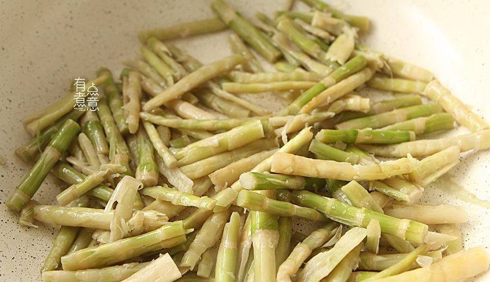 广东"霉笋"不一般,味道难闻但吃起来香,朋友:比酸