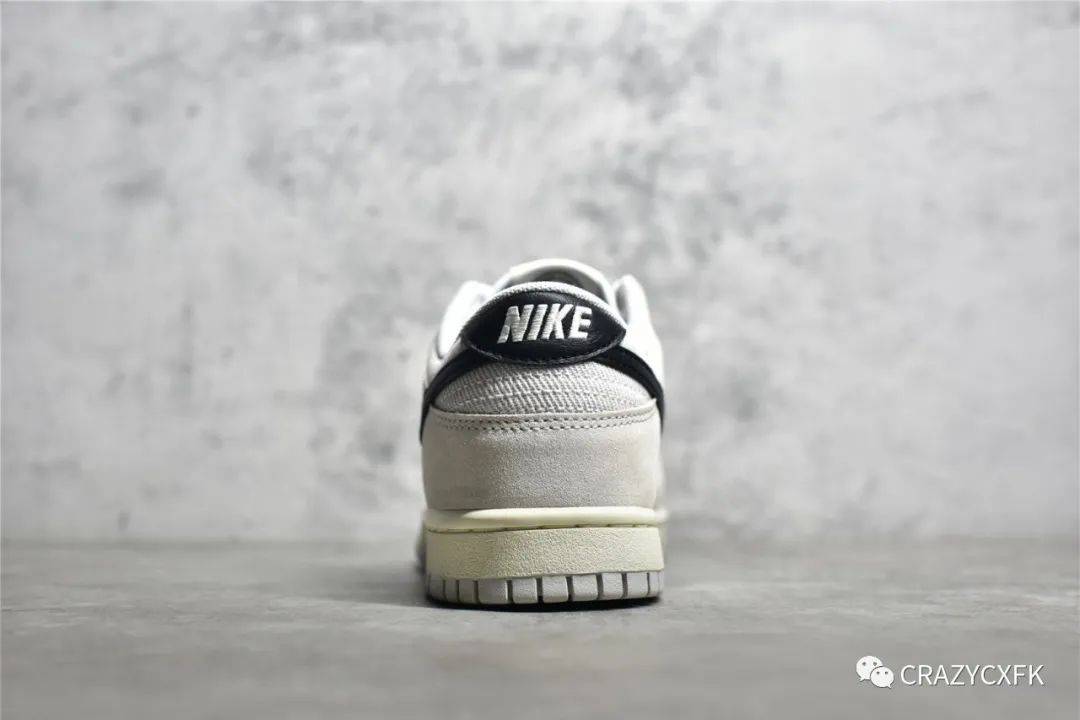 Nike鞋身上有LED灯图片