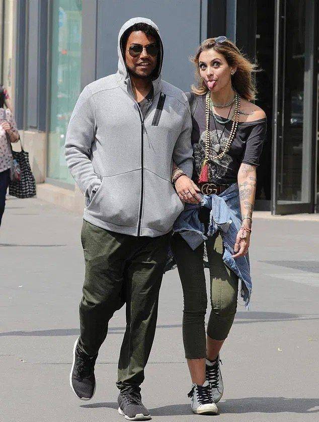 原创杰克逊长女父亲节致敬堂哥感谢其养育之恩未提已故巨星父亲