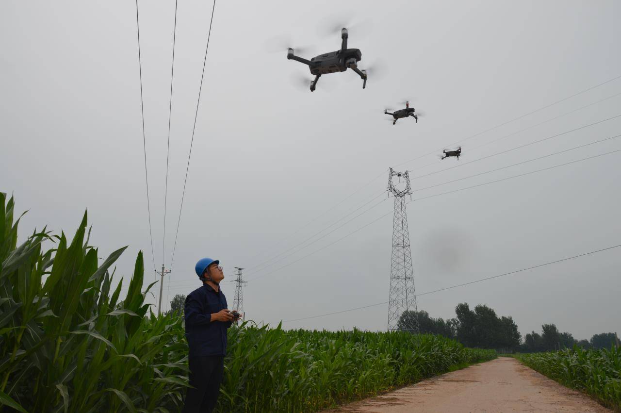 魏县公司首次使用集群式无人机飞巡线路
