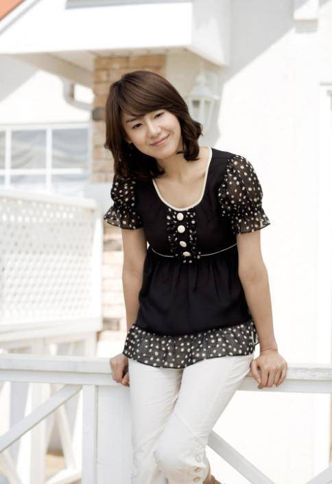 原创眼泪女王尹晶喜美少女逆袭成收视女王当红时低调嫁圈外人隐退