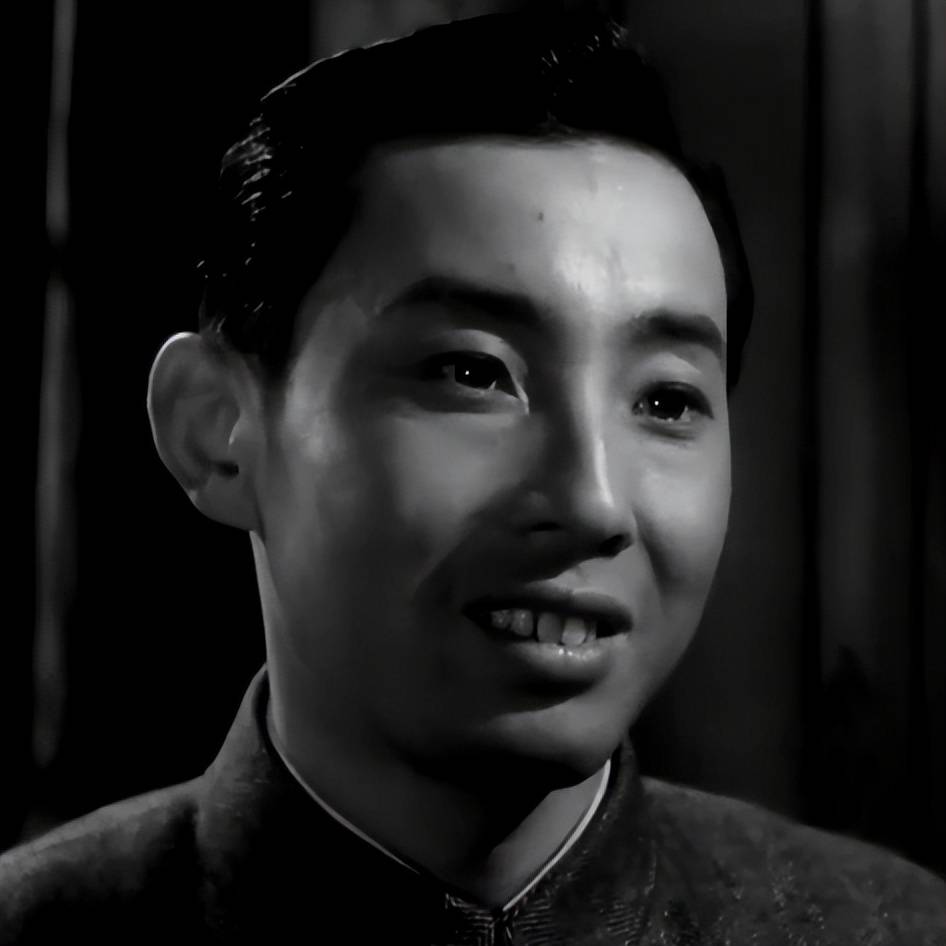 看守官(言小朋饰)高子平是一名地下渗透者,被敌人抓获后叛逃.