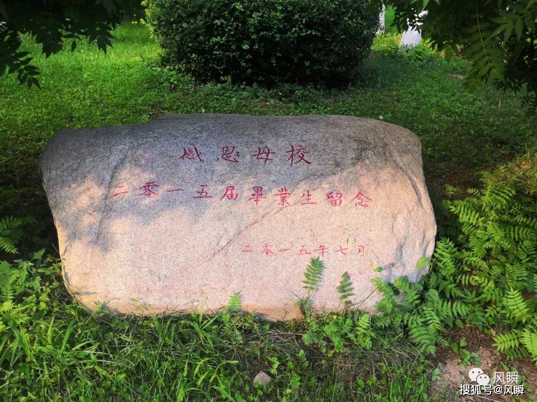 四季之景告诉你,为什么报考赤峰学院_少年_校门_景在