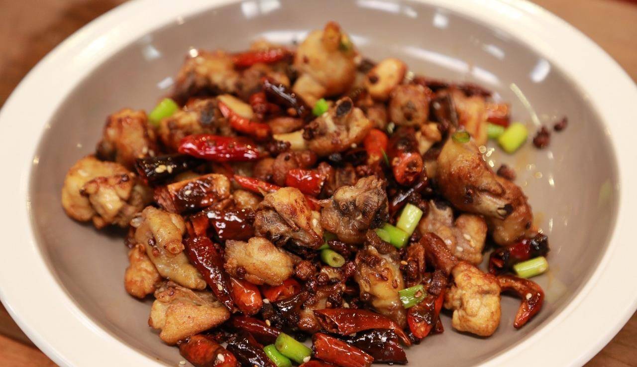 教你营养好吃的干煸肘子,香而不腻超美味,隔壁孩子馋得不行_芹菜_蒜苗